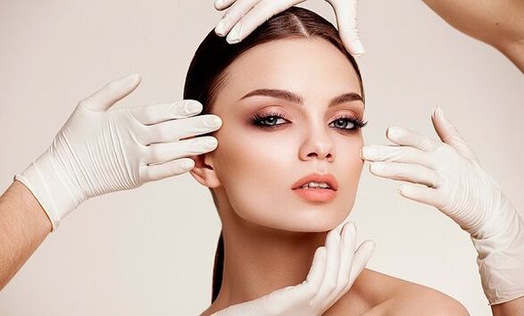 Hand hands Gloves on the girl's face