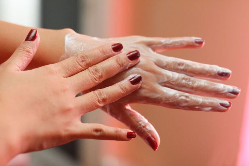 Apply hand cream to rejuvenate the skin